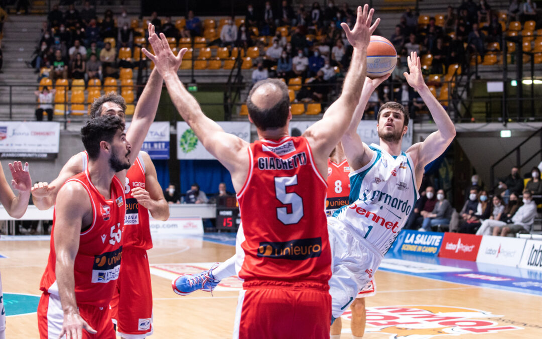 CANTÙ INIZIA I PLAYOFF ALLA GRANDE: DOMATA FORLÌ IN GARA 1