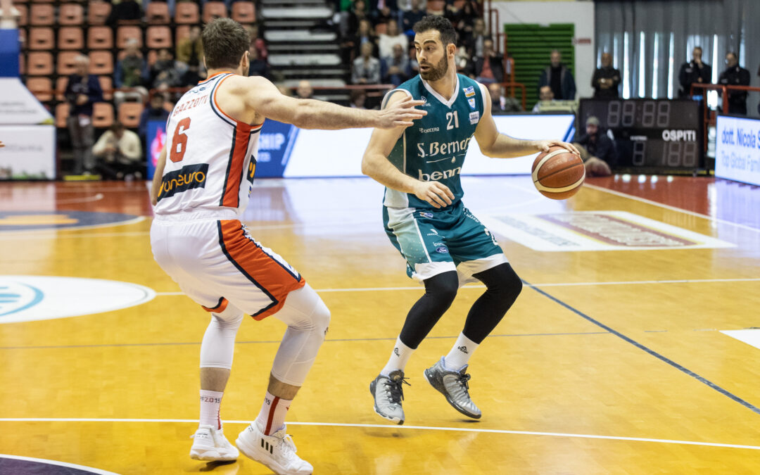 L’ACQUA S.BERNARDO CANTÙ SCIVOLA IN CASA DELL’UNIEURO FORLÌ