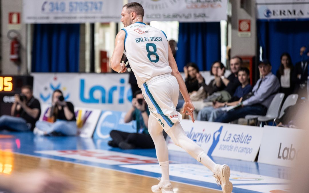 CANTÙ PARTE A RAZZO E POI CONTROLLA: GARA 1 È DELL’ACQUA S.BERNARDO