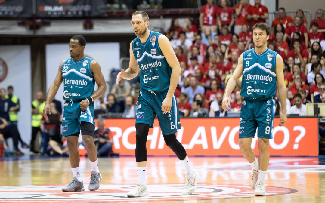 LA STAGIONE DELL’ACQUA S.BERNARDO TERMINA A GARA 4: TRIESTE VINCE LA FINALE