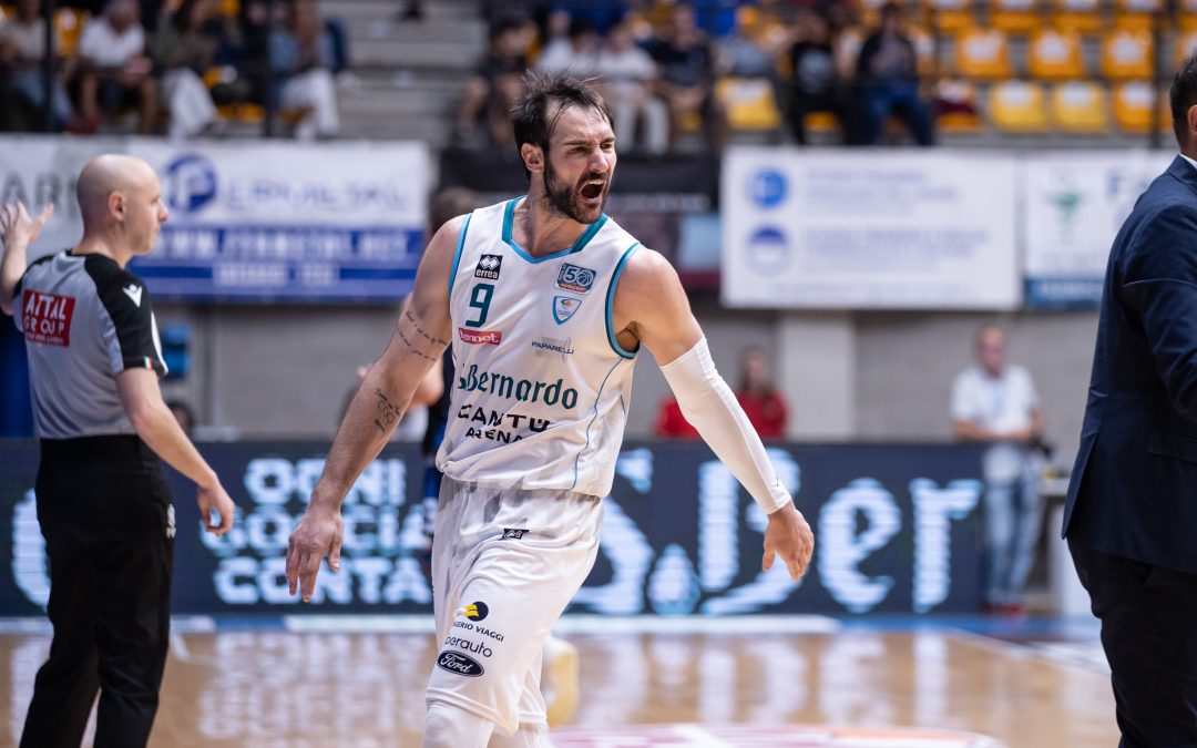GARA 1 È UN MONOLOGO BIANCOBLÙ: L’ACQUA S.BERNARDO VINCE 83-59