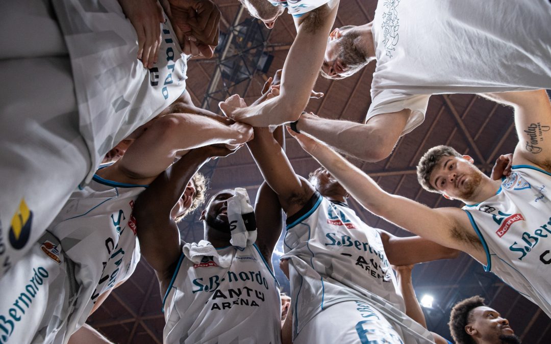 L’ACQUA S.BERNARDO È PRONTA PER LA FINALE: CANTÙ SI GIOCA LA PROMOZIONE CON RIMINI