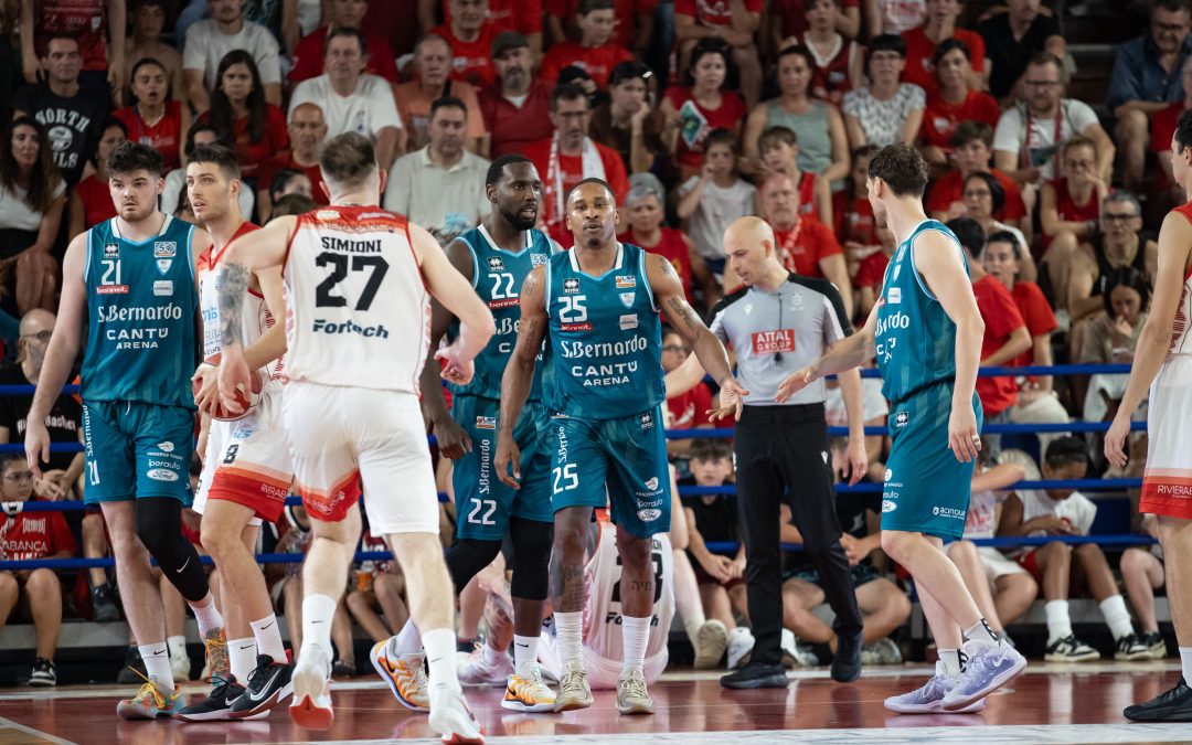 L’ACQUA S.BERNARDO FA SUBITO SALTARE IL FATTORE CAMPO: GARA 1 FINISCE 82-86 PER CANTÙ