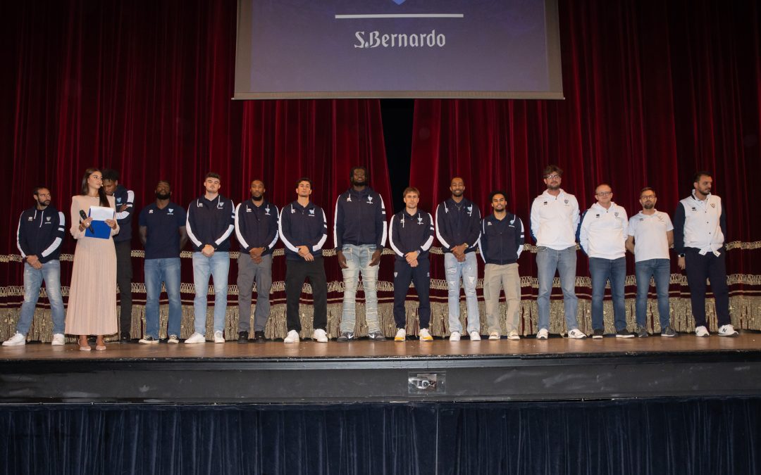 LA PRESENTAZIONE AL TEATRO SOCIALE DI COMO