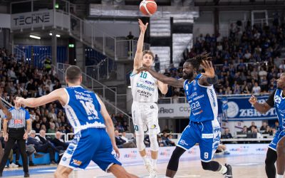 L’ACQUA S.BERNARDO CADE A BRESCIA 104-94