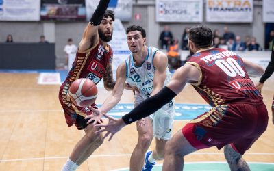 L’ACQUA S.BERNARDO LOTTA, MA VENEZIA VINCE A DESIO 81-86