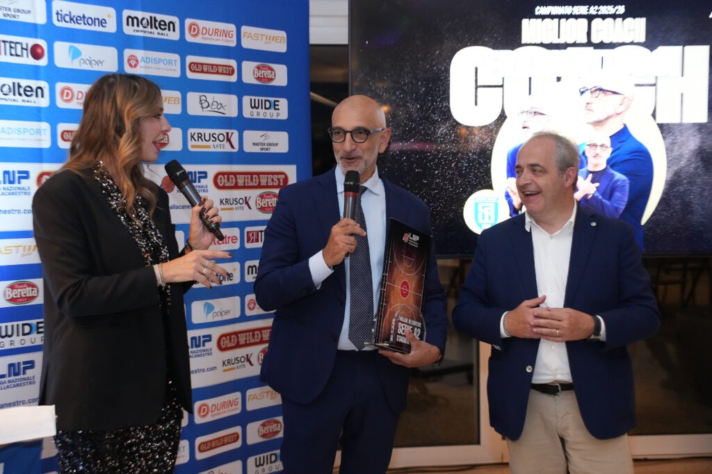 VITUCCI PREMIATO COME MIGLIOR ALLENATORE DELLA SCORSA A2