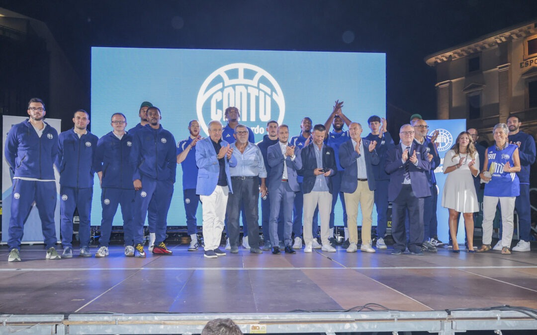 LA PRESENTAZIONE IN PIAZZA