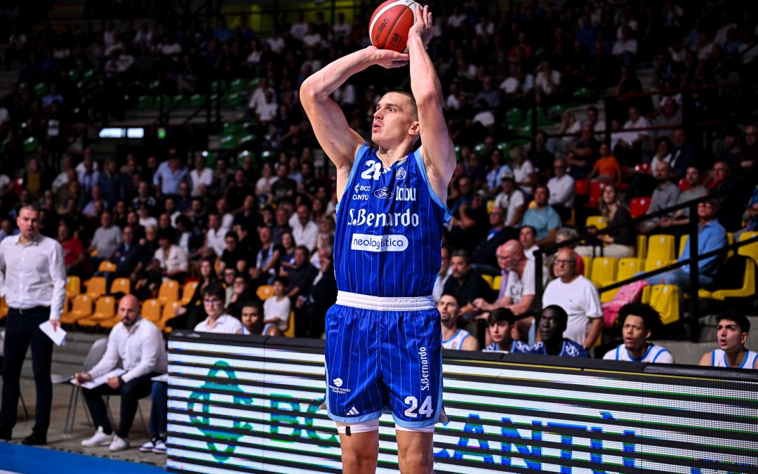 CANTÙ LOTTA, MA NAPOLI VINCE 80-99