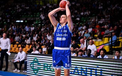 CANTÙ LOTTA, MA NAPOLI VINCE 80-99